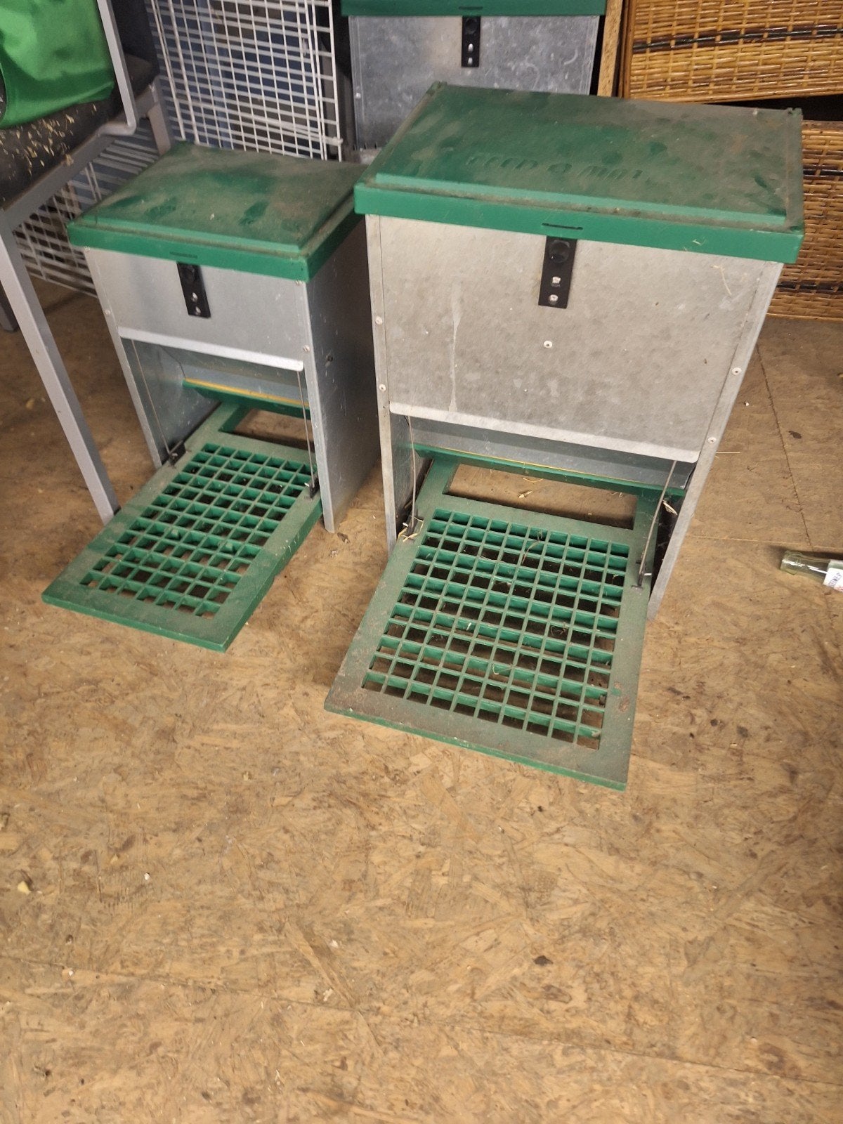Automatische kippenvoerbakken en legnest, Dieren en Toebehoren, Pluimvee | Toebehoren, Ophalen