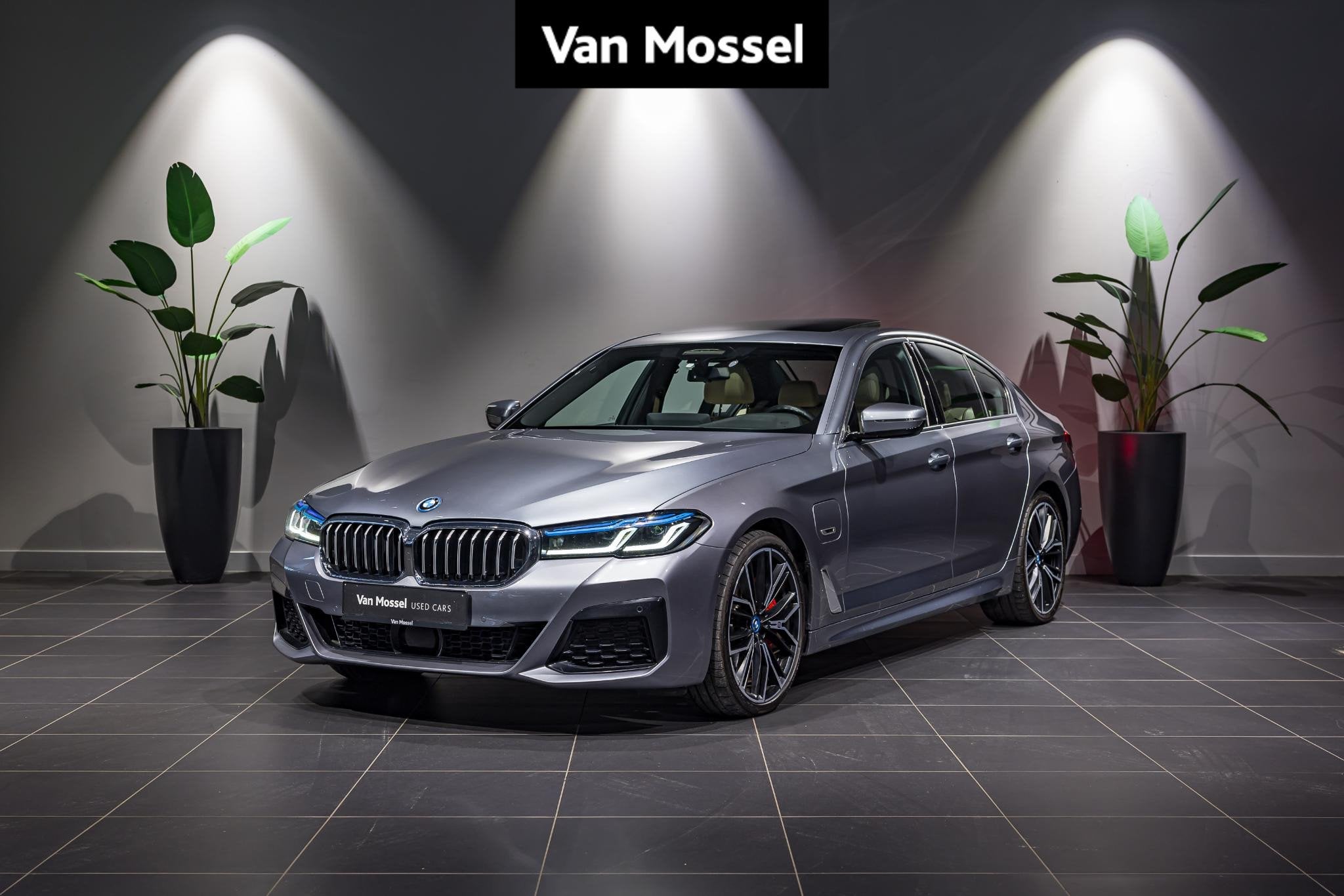 BMW 5 Serie Berline 545e xDrive (automatique), 12 kWh, Argent ou Gris, Entreprise, 2000 kg