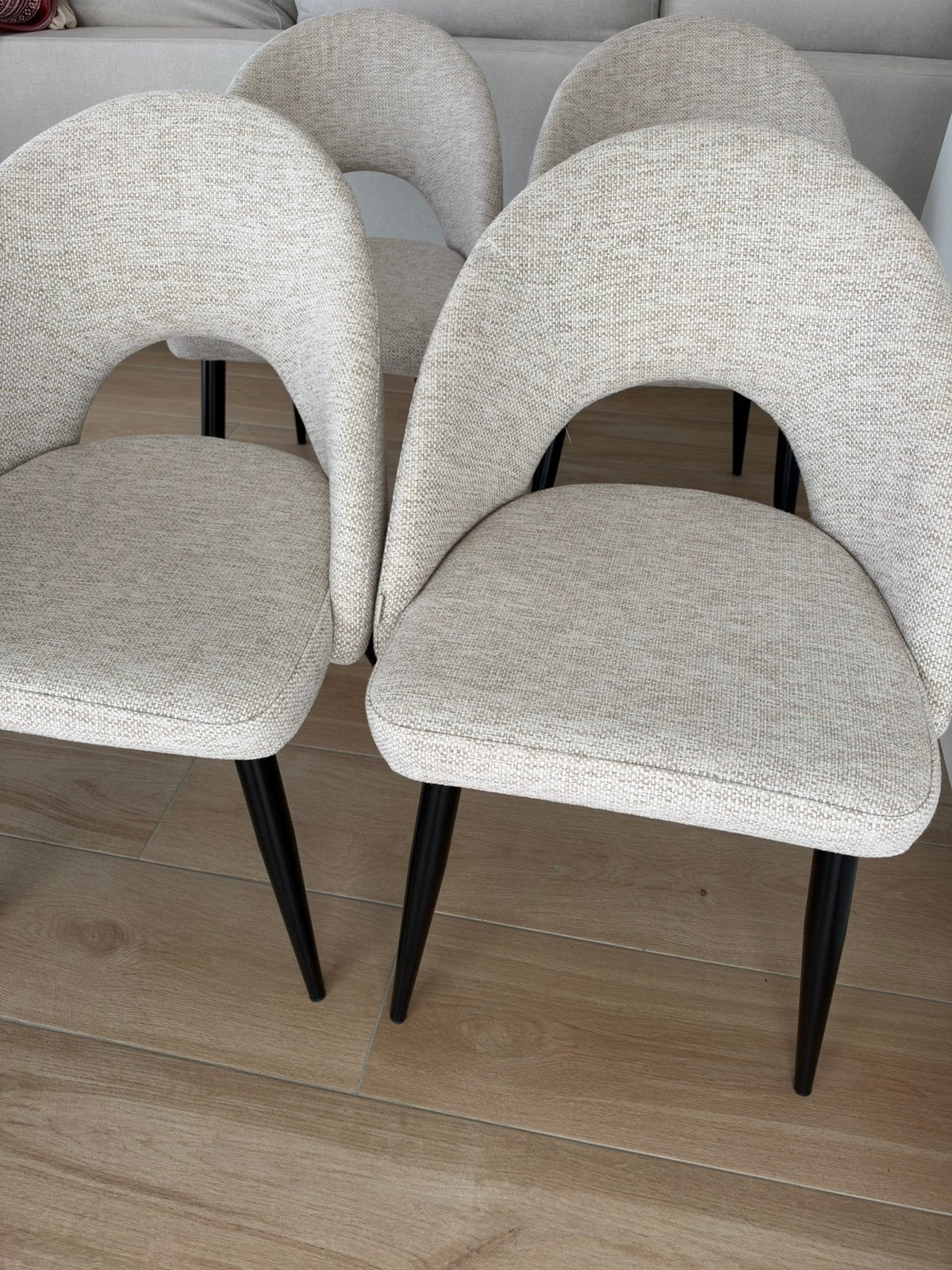 4x eetkamerstoelen - beige met zwarte poten, Ophalen, Zo goed als nieuw, Vier