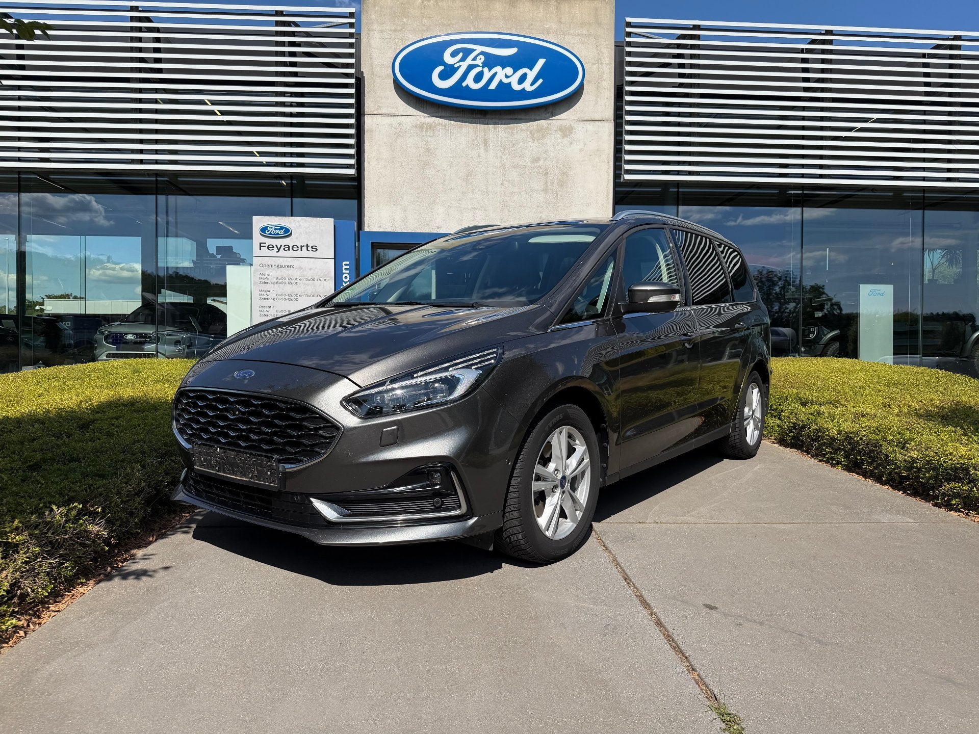 Ford Galaxy V-LINE 2.5 FHEV / 7-ZITPLAATSEN! (bj 2022), Auto's, Gebruikt, Overige kleuren, 7 zetels, Leder