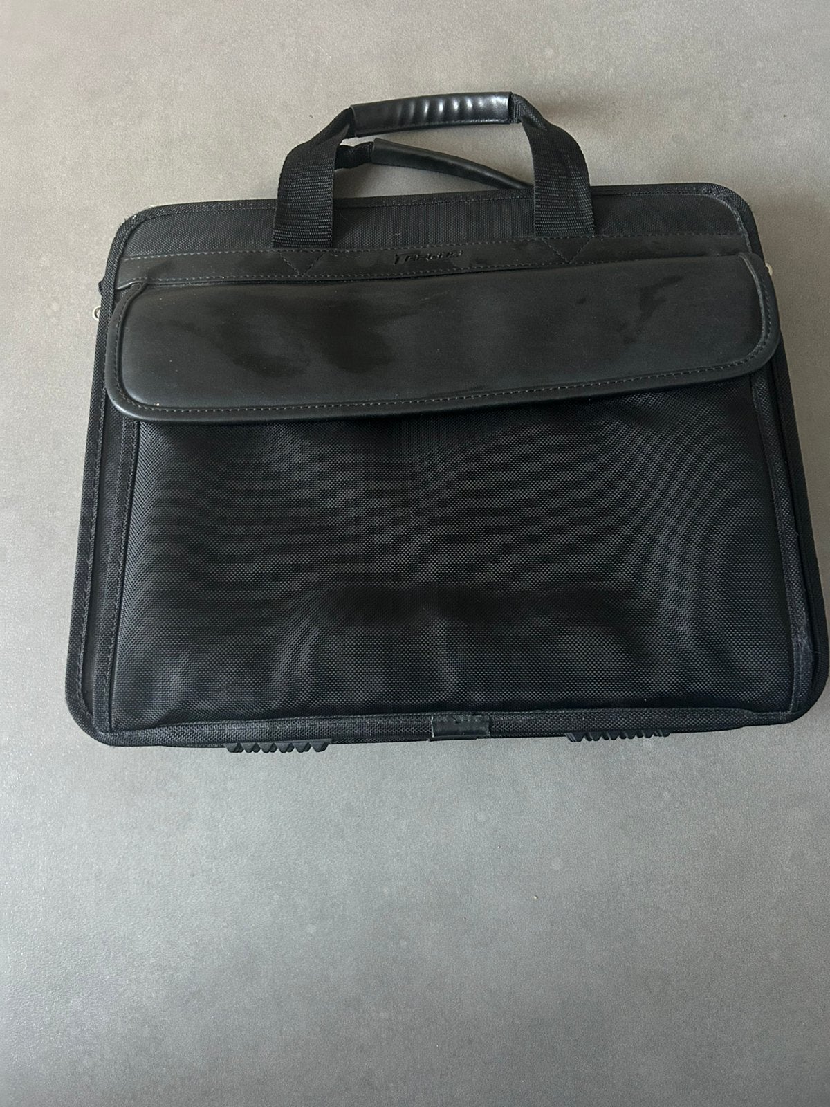 Targus laptoptas zwart – meerdere vakken – goede staat, Housse pour ordinateur portable, Noir, Comme neuf, Enlèvement