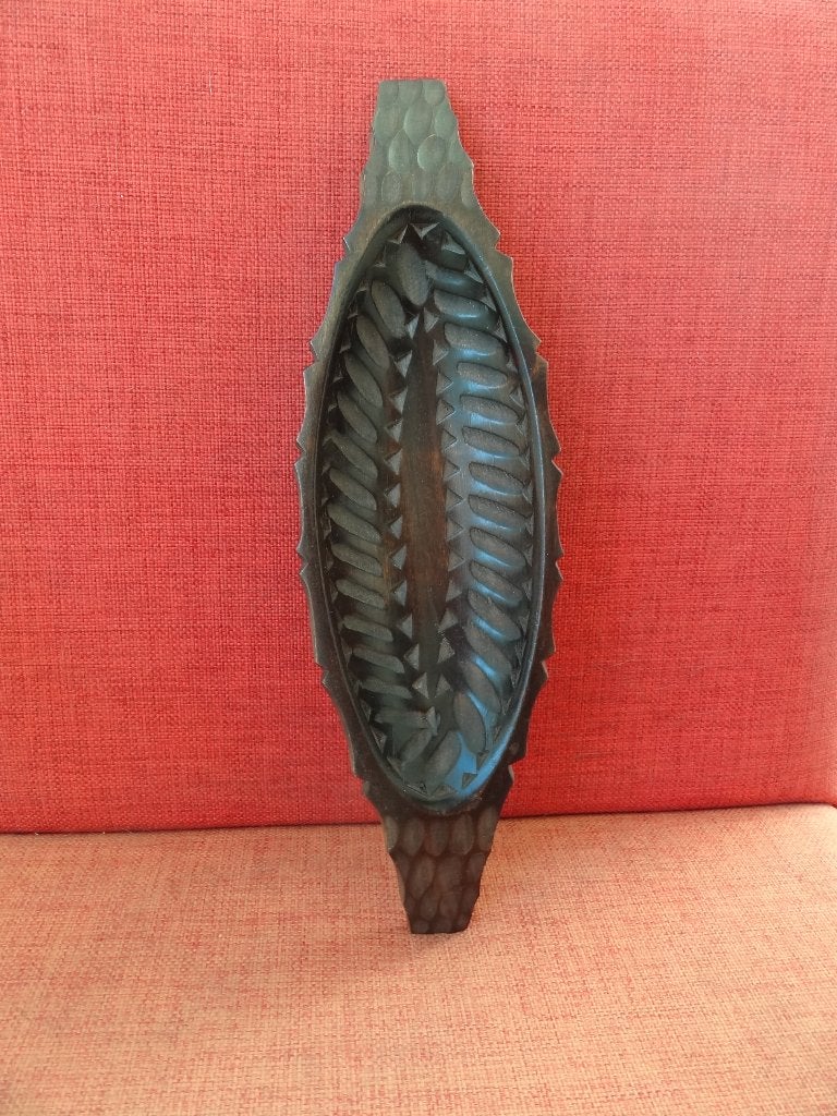 bol en bois dur avec découpes écailleuses, L 35 cm, Envoi