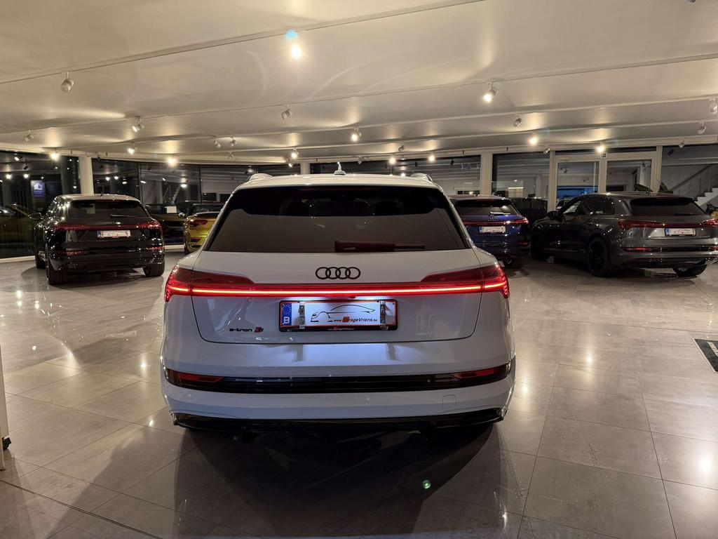 Audi SQ8 e-tron 503PK QUATTRO * FULL BLACK PACK * STANDVERWA, Auto's, Automaat, Gebruikt, Zwart, Elektrisch