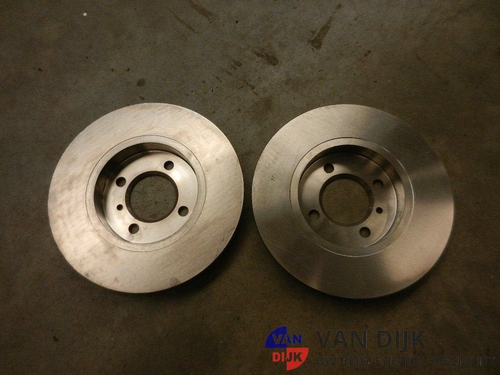 Set Remschijven BMW E30 316/318 34116752434, -, Utilisé, BOVAG membre, -