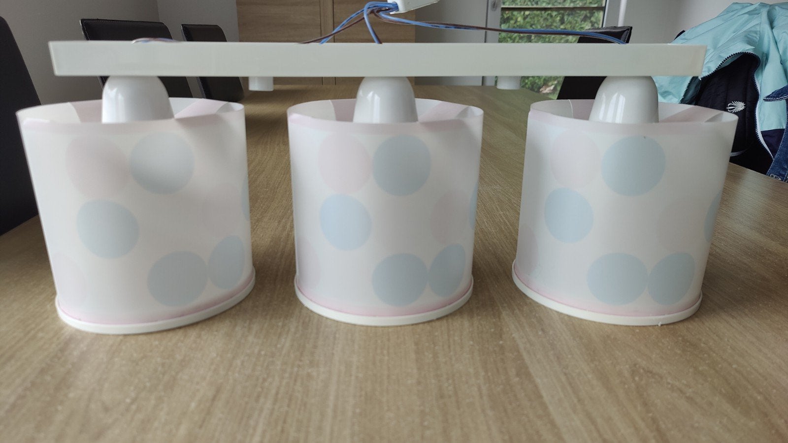 lustre enfant, Enlèvement