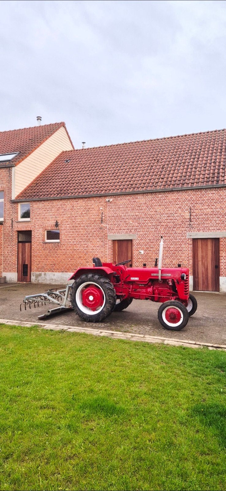 Traktor International + pistesleep zeer goede staat + papier, Zakelijke goederen, Ophalen, Oldtimer, McCormick