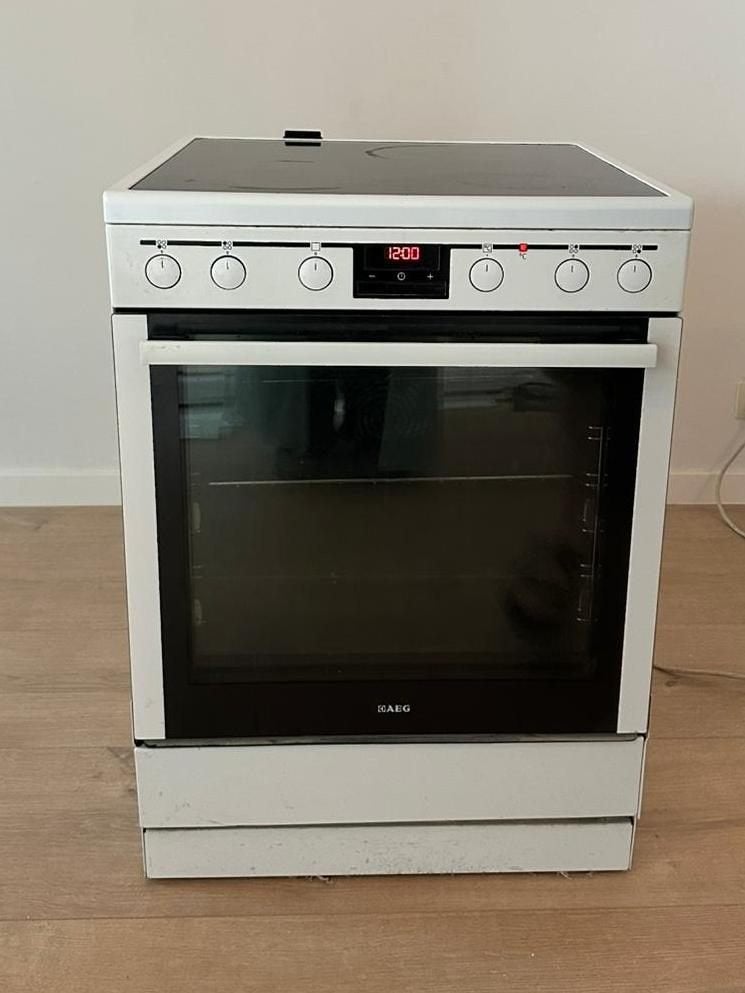 AEG elektrisch fornuis, Ophalen, Wit, 50 tot 100 cm, Zo goed als nieuw