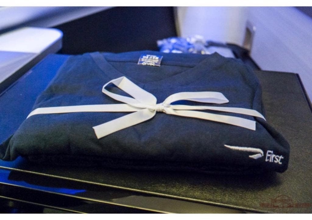 British Airways First Class Blue Pyjama M shirt +broek Nieuw, Kleding | Heren, Pyjama's, Ophalen of Verzenden, Nieuw, Maat 48/50 (M)