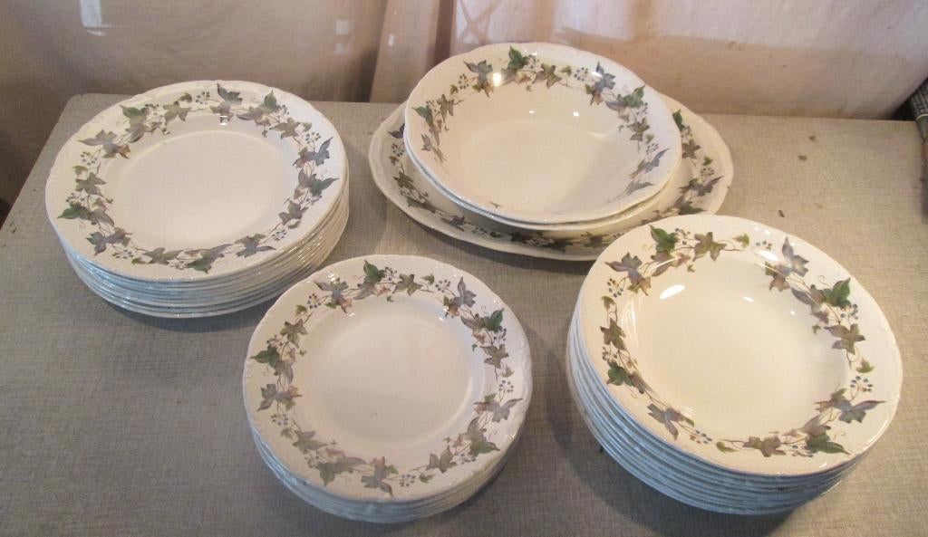 Lot de vaisselle ancienne en porcelaine espagnole - Pontesa, Antiquités & Art, Antiquités | Services (vaisselle) pièces, Enlèvement ou Envoi