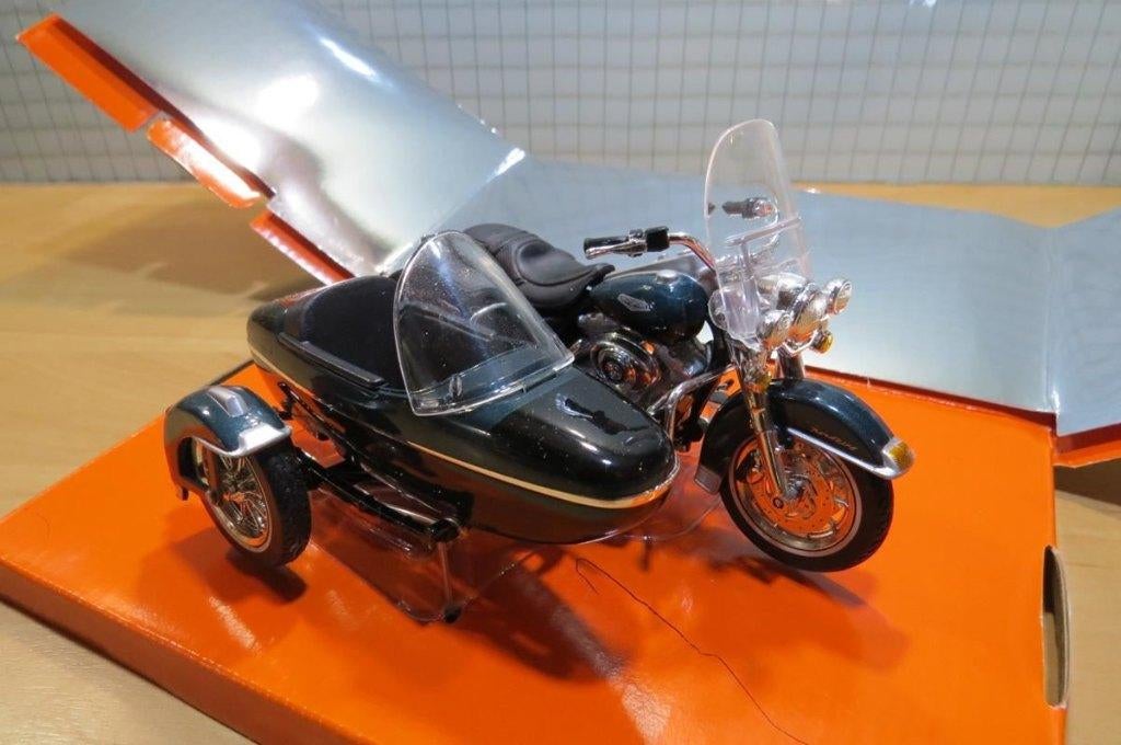 Harley Davidson sidecar zijspan FLHRCI 2001 1:18 (17), Enlèvement ou Envoi, Neuf, Moteur, Maisto