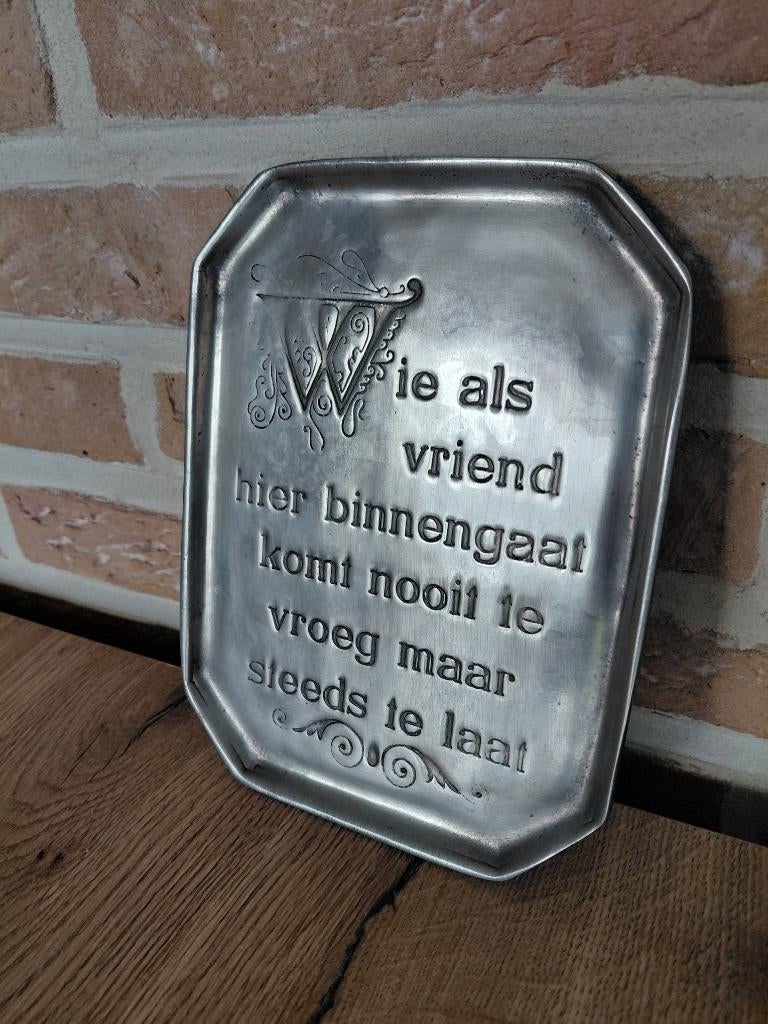 TINNEN SPREUK, Ophalen