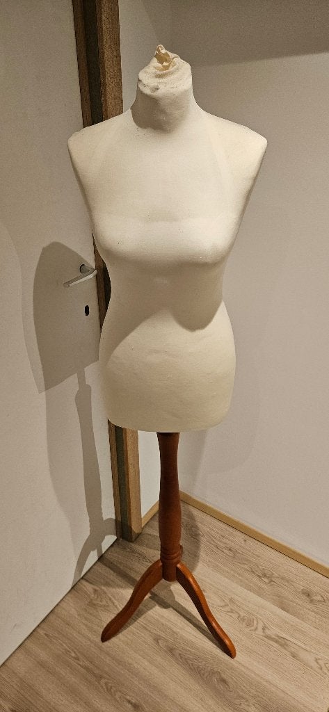 Buste de couture femme sur pied, Hobby & Loisirs créatifs, Couture & Fournitures, Enlèvement, Utilisé, Mannequin