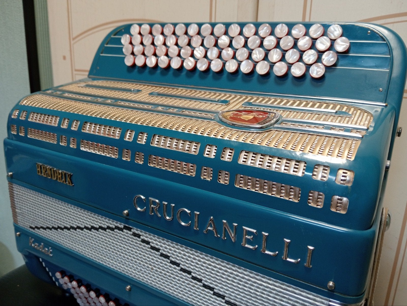 Accordéon crucianelli do3 basses belge, Musique & Instruments, Accordéons, Enlèvement, Avec valise