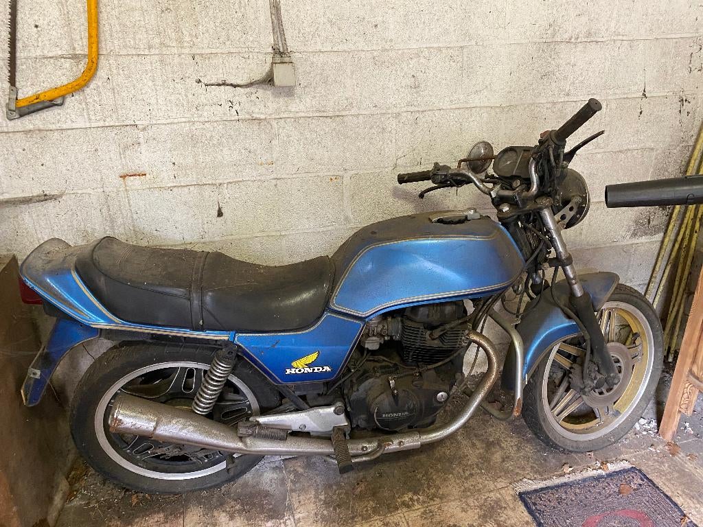 Honda CB400 NB '81 mét papieren - voor opmaak of stukken, Motoren, Motoren | Honda, 400 cc, 2 cilinders, Gebruikt, Particulier