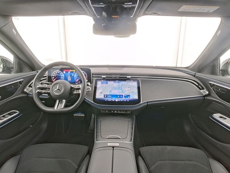 Mercedes-Benz E-Klasse E220 d AMG Line Night PANORAMA Distro, Autos, Argent ou Gris, 4 portes, Entreprise, Carnet d'entretien