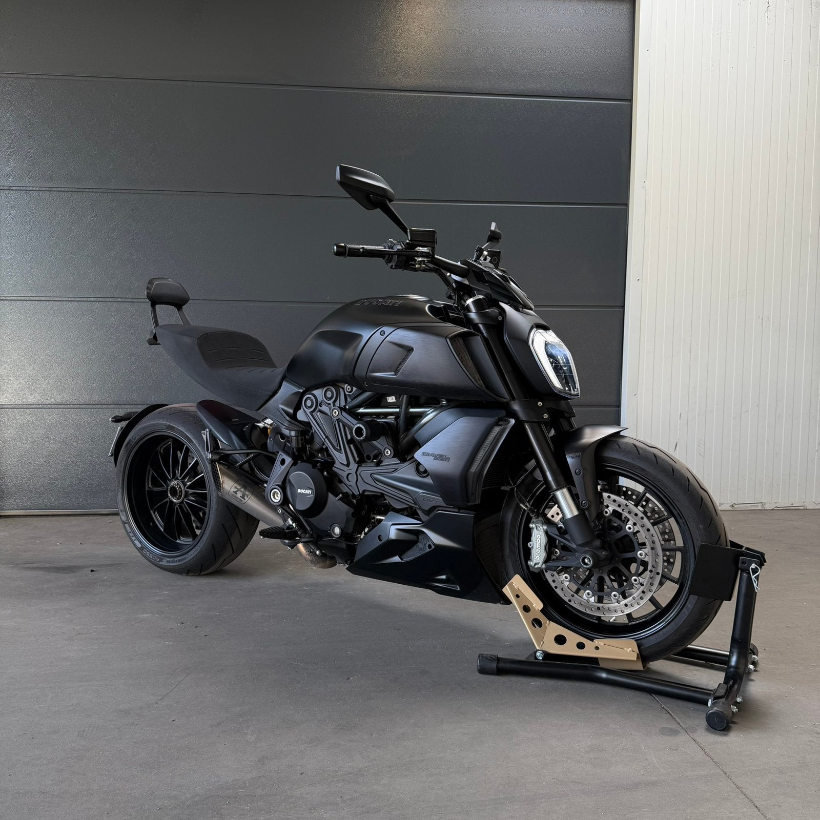 Ducati Diavel 1260 Dark Stealth 2022 - ligne Arrow - Evotech, Motos, Entreprise, Occasion, Sport, 1260 cm³