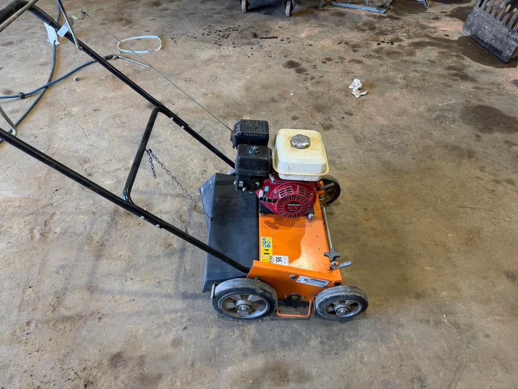 Eliet E501 verticuteermachine, Ophalen, Zo goed als nieuw