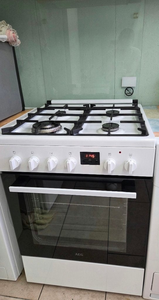 Fornuis AEG CKB64411BW, Elektronische apparatuur, Ophalen, 60 cm of meer, 4 kookzones, Zo goed als nieuw