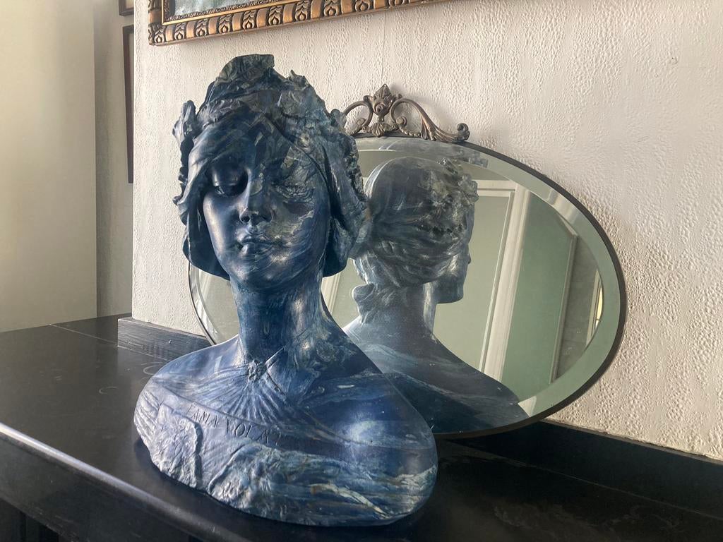 Buste beeld vrouw Fama Volat, Antiek en Kunst, Kunst | Beelden en Houtsnijwerken, Beeld, Vrouw, Art nouveau, Blauw, Ophalen