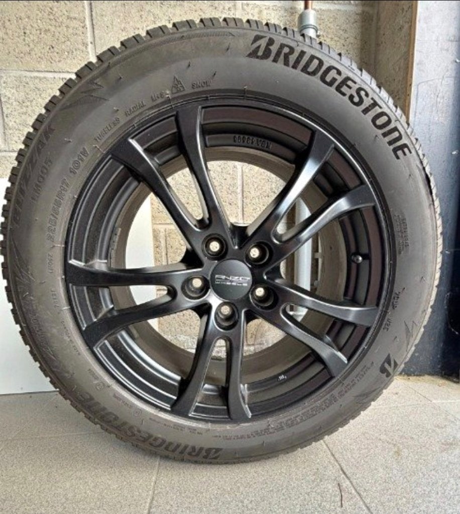 17" zwarte velgen + Bridgestone winterbanden (225/55 R17), Ophalen, Nieuw, 17 inch, Winterbanden