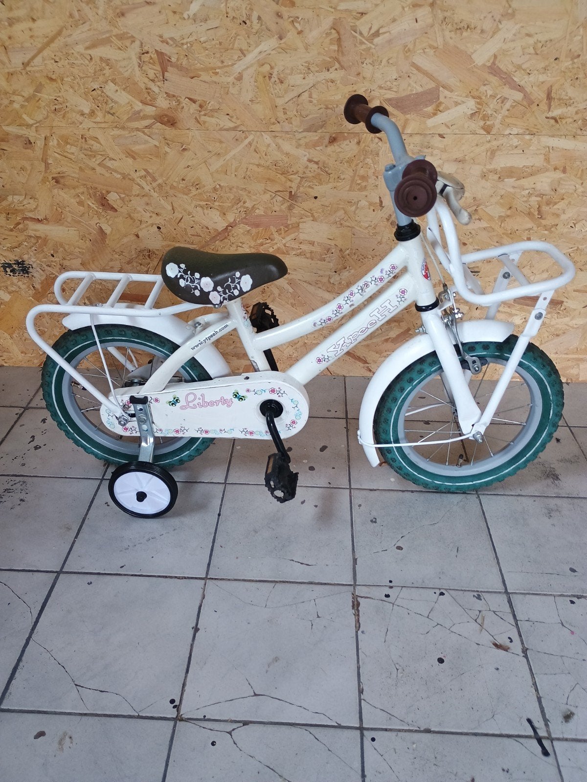 12 inch fietsje, Fietsen en Brommers, Ophalen, Terugtraprem, Zijwieltjes, Gebruikt