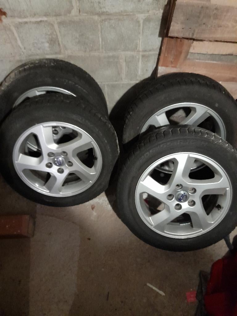 4 pneus hiver + jantes d'origine 16 pouces pour Volvo C30, Pneus hiver, 16 pouces, Pneu(s), Enlèvement