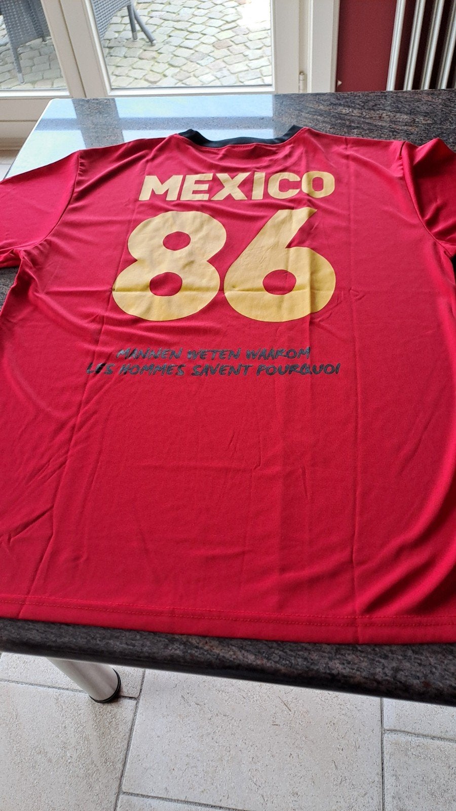 Tee-shirts Jupiler Red Devils, Enlèvement, Maillot