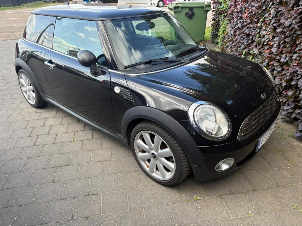 Mini ONE  1.4i Benzine 07/2009, Auto's, Voorwielaandrijving, Stof, Zwart, Handgeschakeld