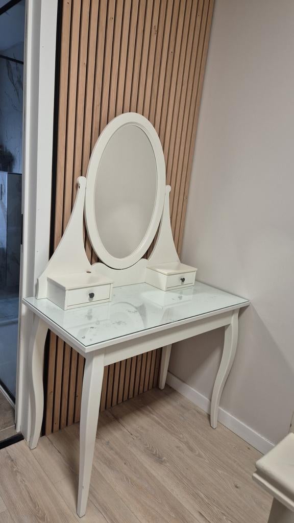 Ikea makeup tafel, Enlèvement