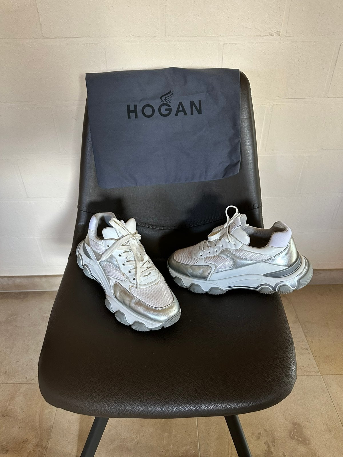 Hogan sneakers wit - zilver - maat 41, Enlèvement ou Envoi, Comme neuf, Blanc, Sneakers et Baskets