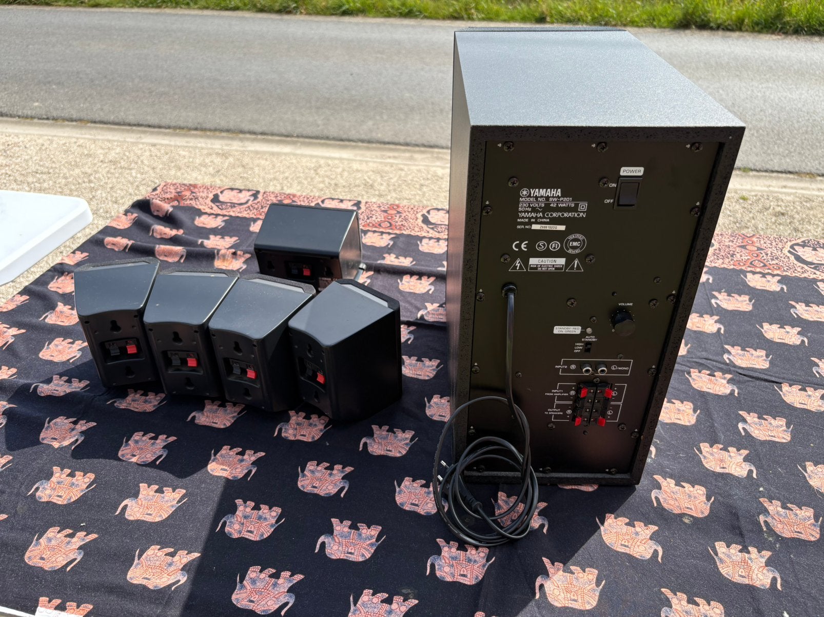 Yamaha subwoofer met 5 satellietboxen, Autres marques, Ensemble surround complet, 60 à 120 watts, Enlèvement