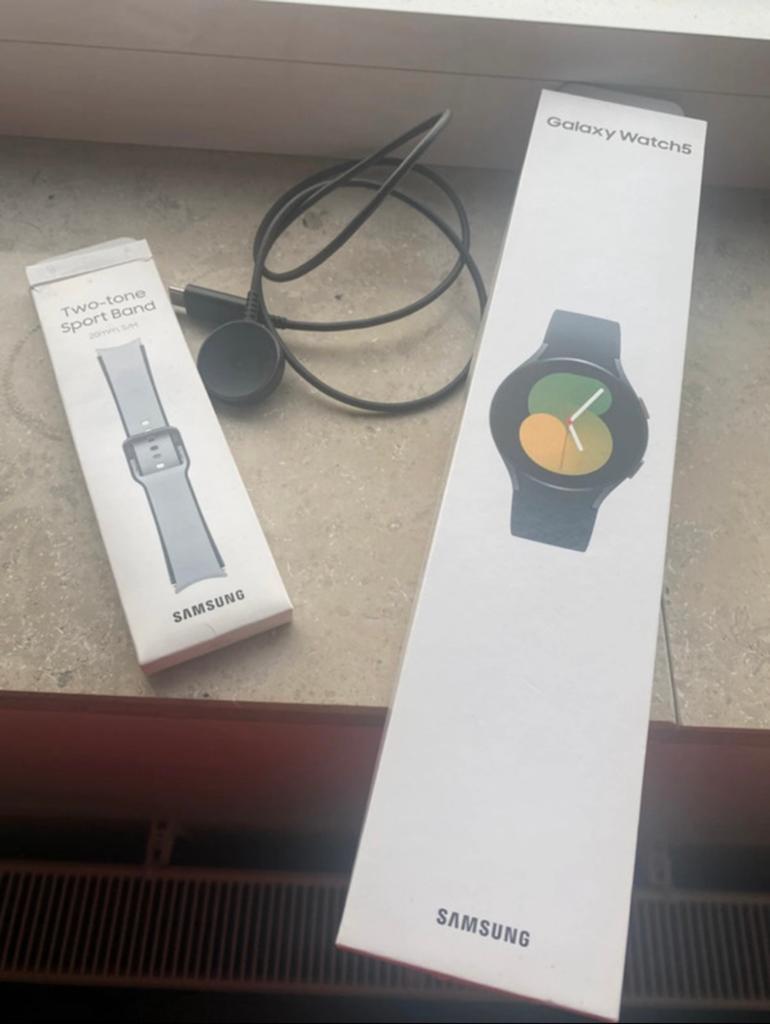 Samsung Galaxy watch 5 (met extra two tone sport band), Handtassen en Accessoires, Smartwatches, Zwart, Ophalen of Verzenden, Zo goed als nieuw