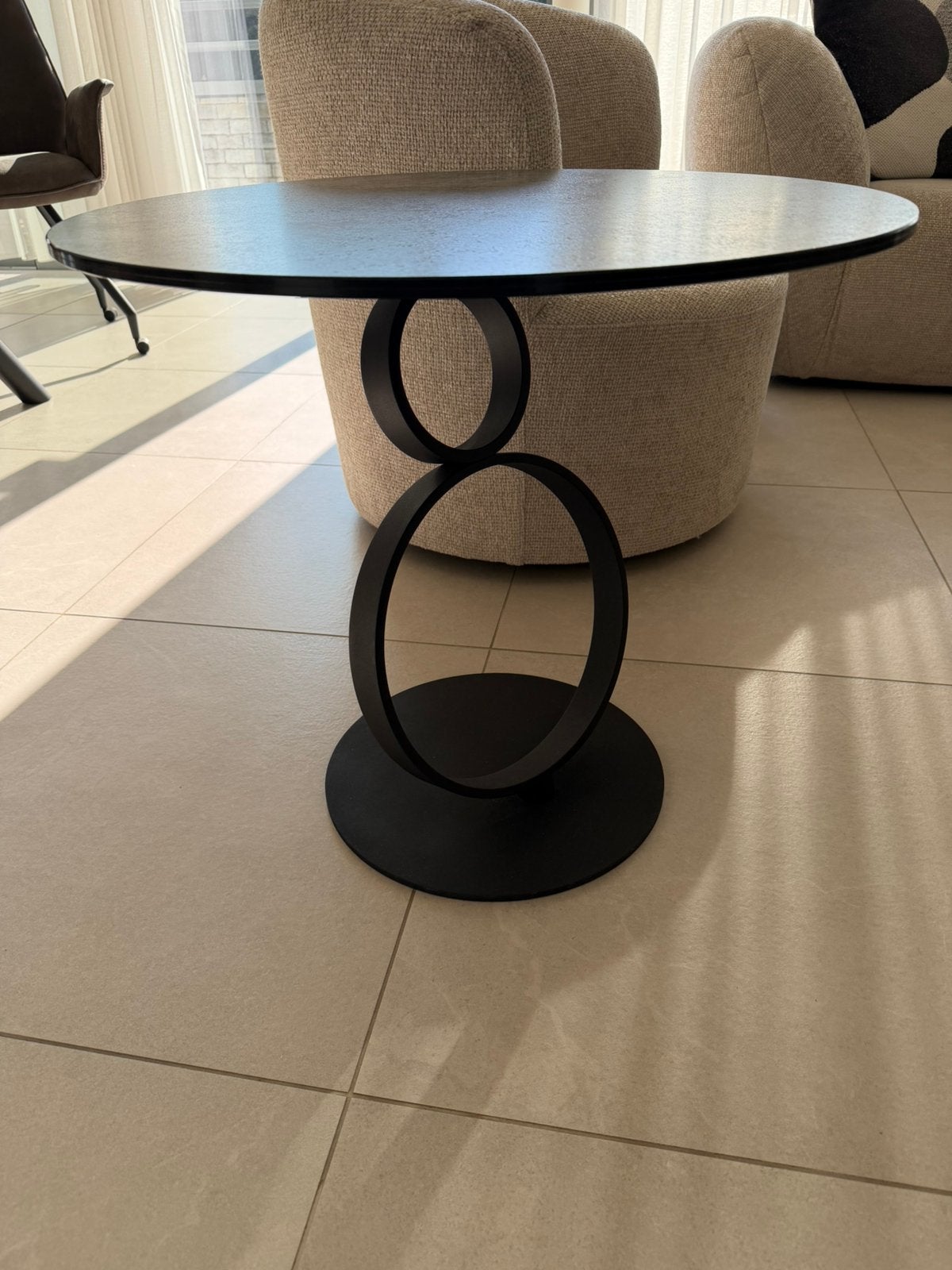 Table d’appoint Céramique effet béton,et pied en métal, Enlèvement, Comme neuf