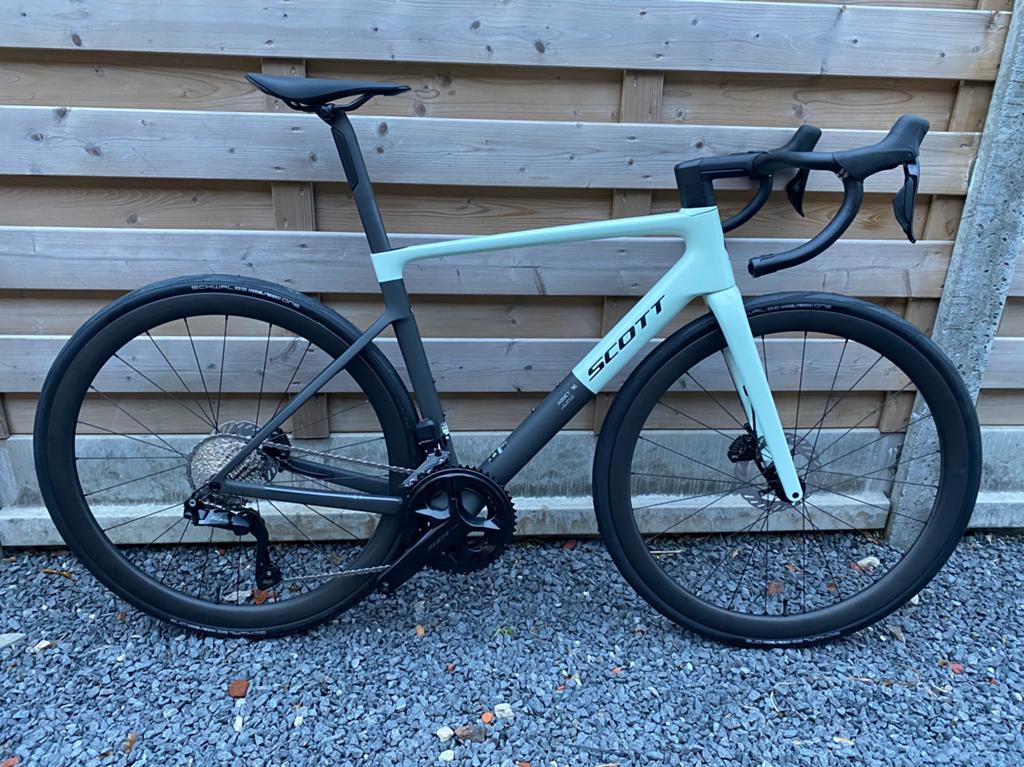 Nieuwe racefiets scott addict rc 30 2026 Med. white di2 105, Fietsen en Brommers, Ophalen, Nieuw, Carbon