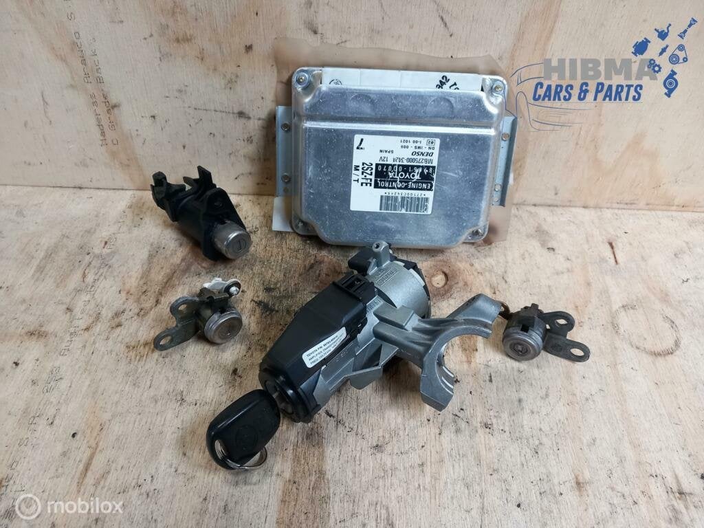 Toyota Yaris I 1.3 16v Slotenset + ECU MB275000-3424 99-05, Gebruikt, Toyota, Ophalen of Verzenden, Toyota