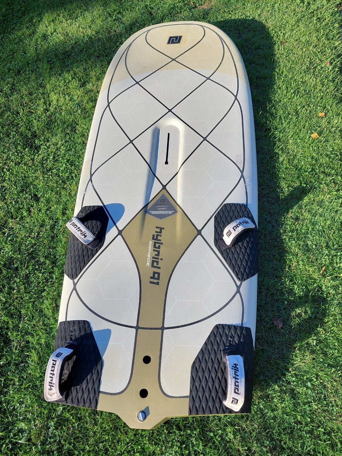 Patrik Hybrid 91 Airinside light wind vin/foil board, Sports nautiques & Bateaux, Planche à voile, Enlèvement, Foil