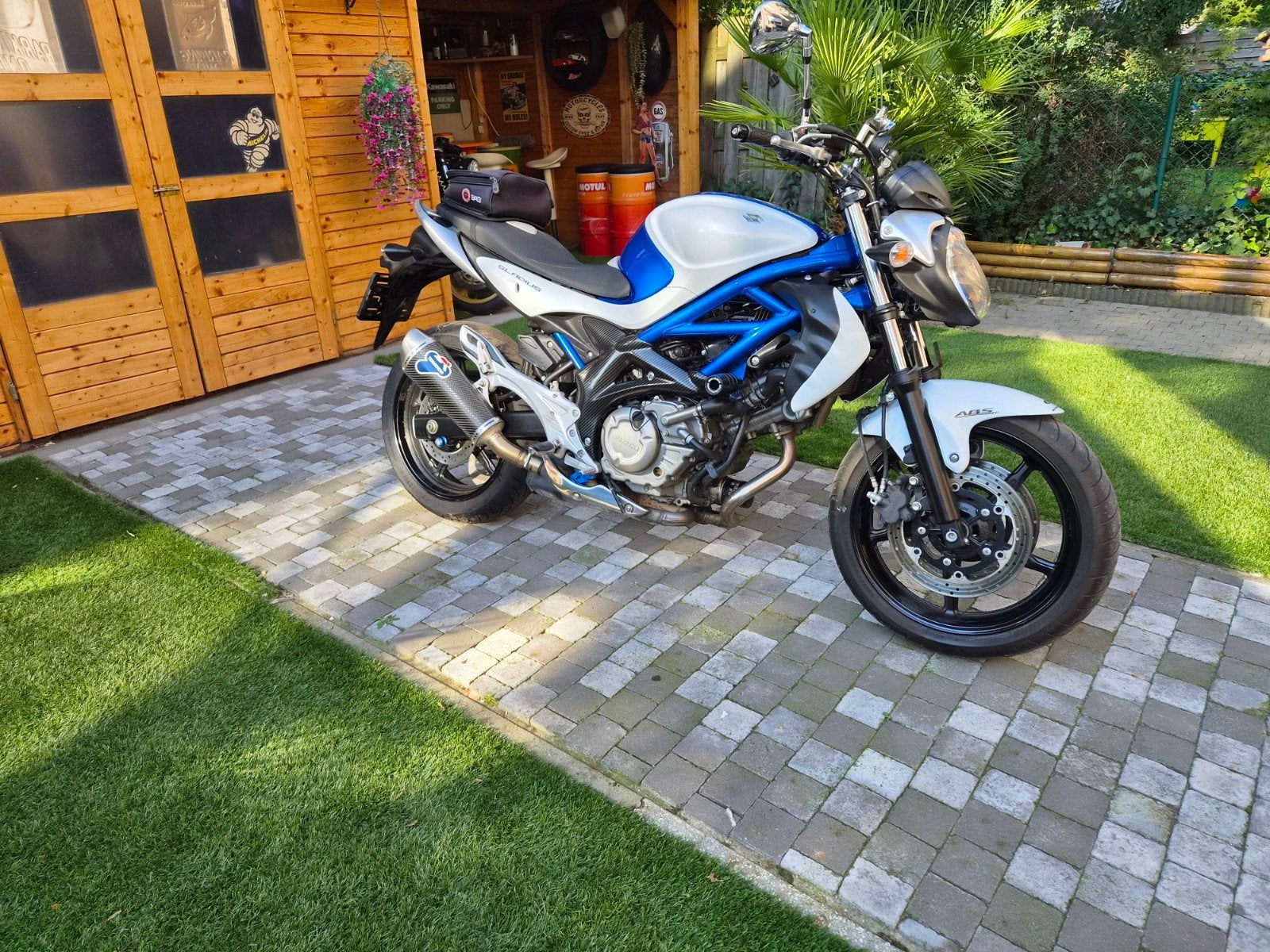 ️zeer nette Suzuki Gladius 650, bj2012, 2 cilinders, Meer dan 35 kW, ABS, Handgeschakeld