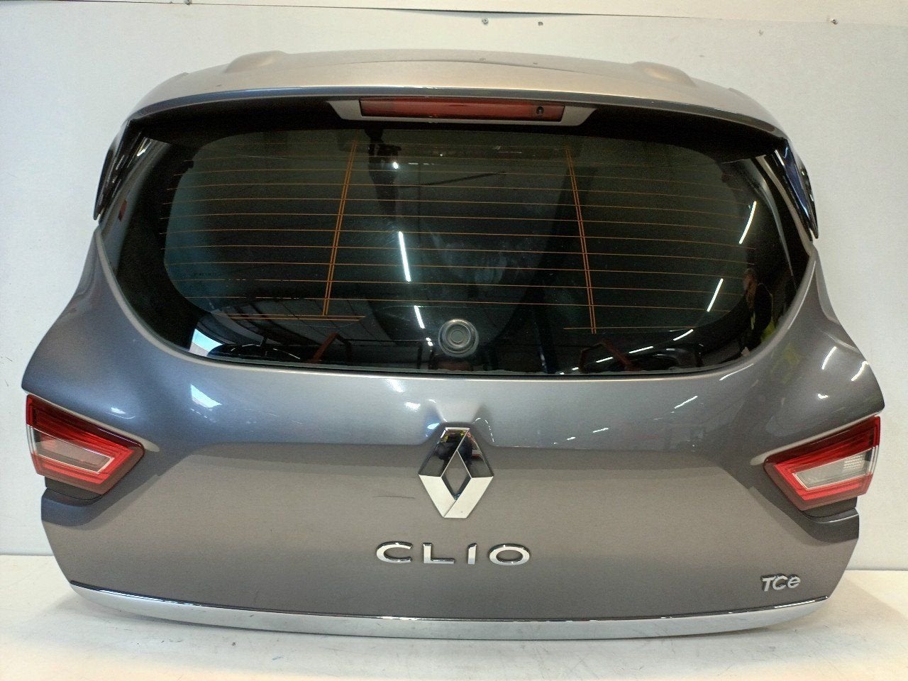 Achterklep Renault Clio, Onderdelen@venauto.nl, Van der Ven Autorecycling B.V., Arrière, Ettenseweg 76, 4706 PB Roosendaal, The Netherlands