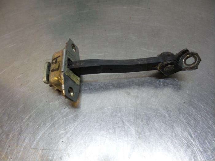 Butée 4portes arrière gauche d'un Toyota Yaris (Yaris 1 00, -, Toyota, Utilisé, -
