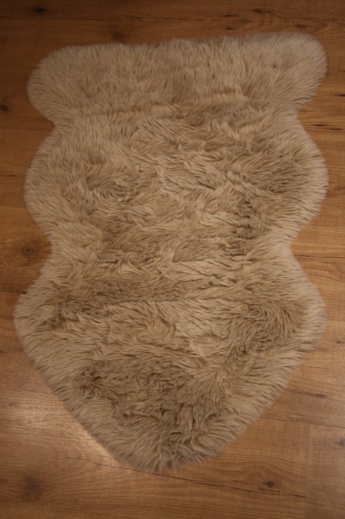 Zacht imitatiebont vloerkleed in taupe - 96 x 62 cm, Maison & Meubles, Ameublement | Tapis & Moquettes, Beige, 50 à 100 cm, Enlèvement