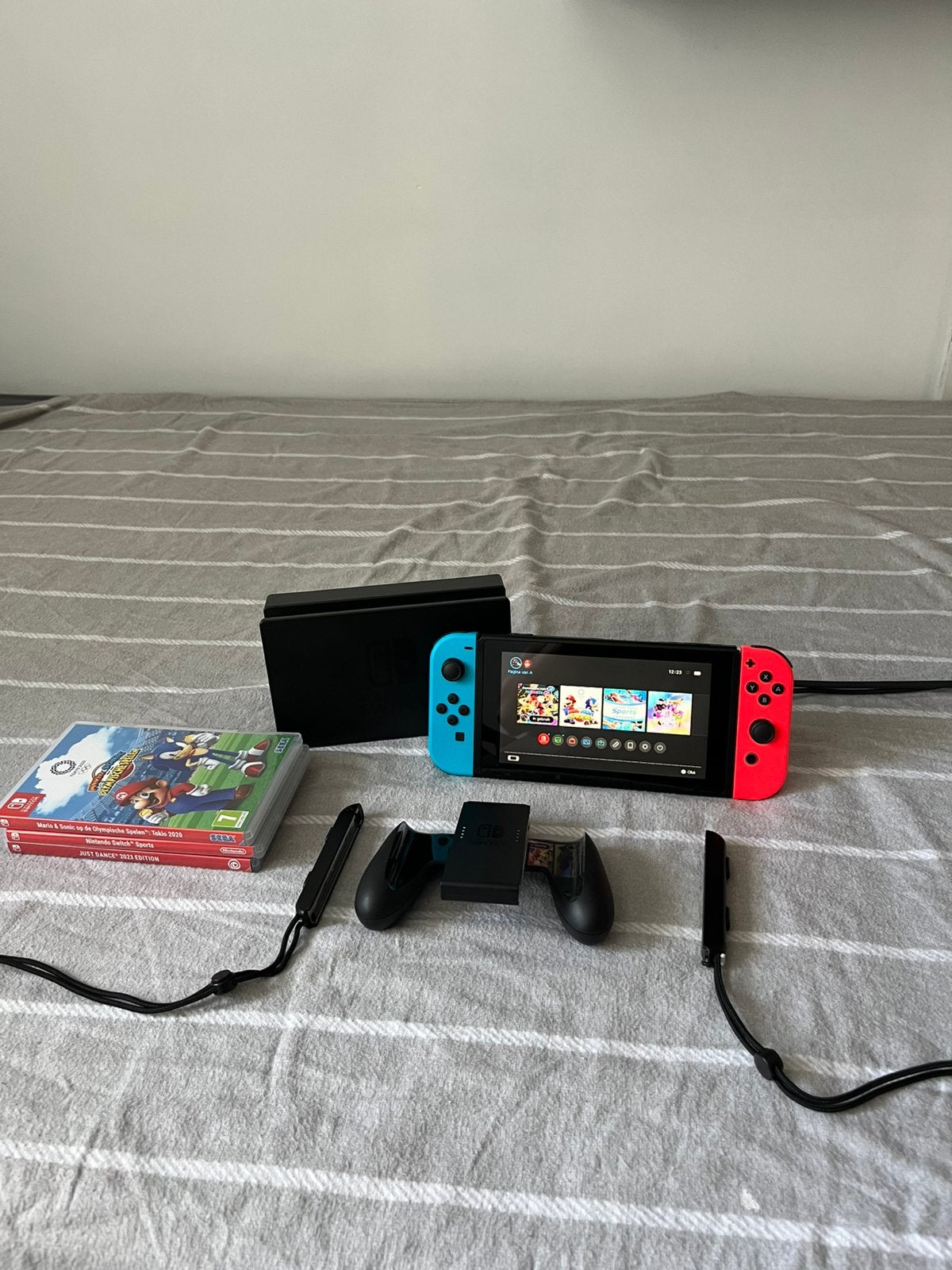 Nintendo Switch met alle Accessoires + 4 Games, Enlèvement, Comme neuf