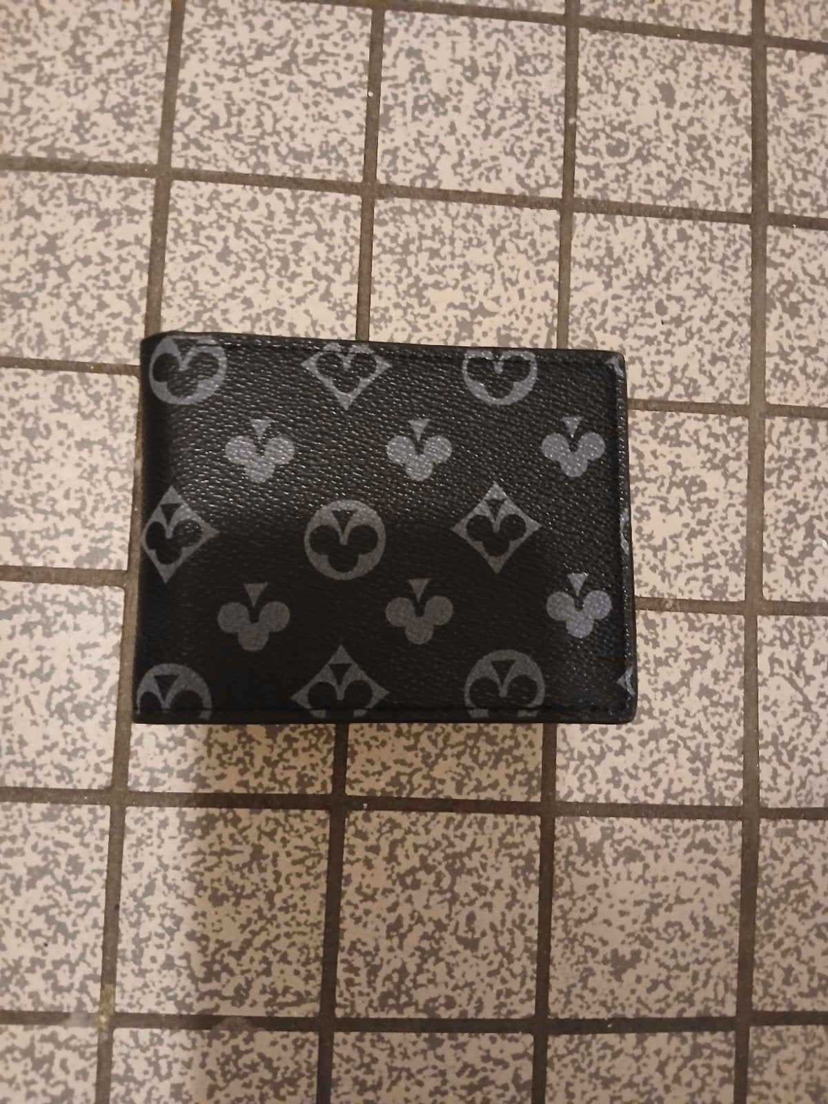 Luxe Louis Vuitton Heren Portemonnee ️
Luxe Louis Vuitton H, Zwart, Zo goed als nieuw, Leder, Ophalen