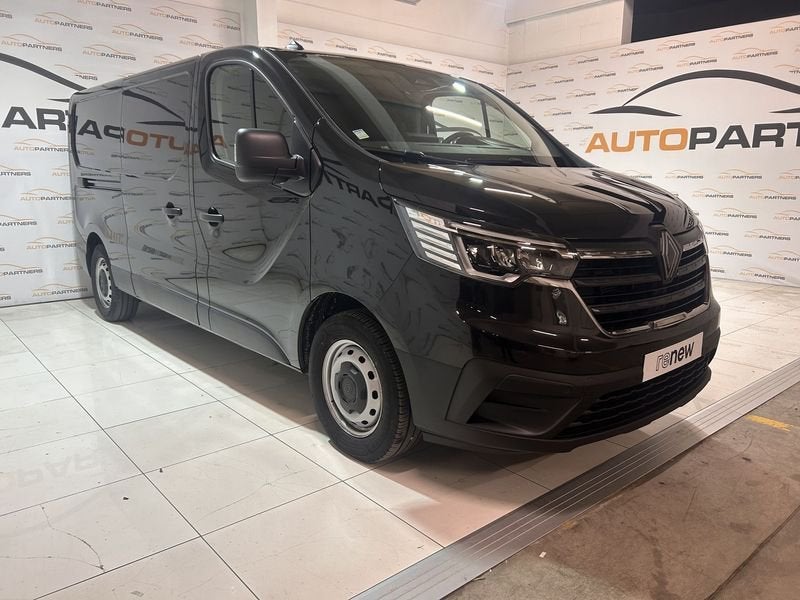 Renault Trafic BW Advance L2H1 3.0T dCi 150 EAG9, Auto's, Stof, Gebruikt, 4 cilinders, Zwart