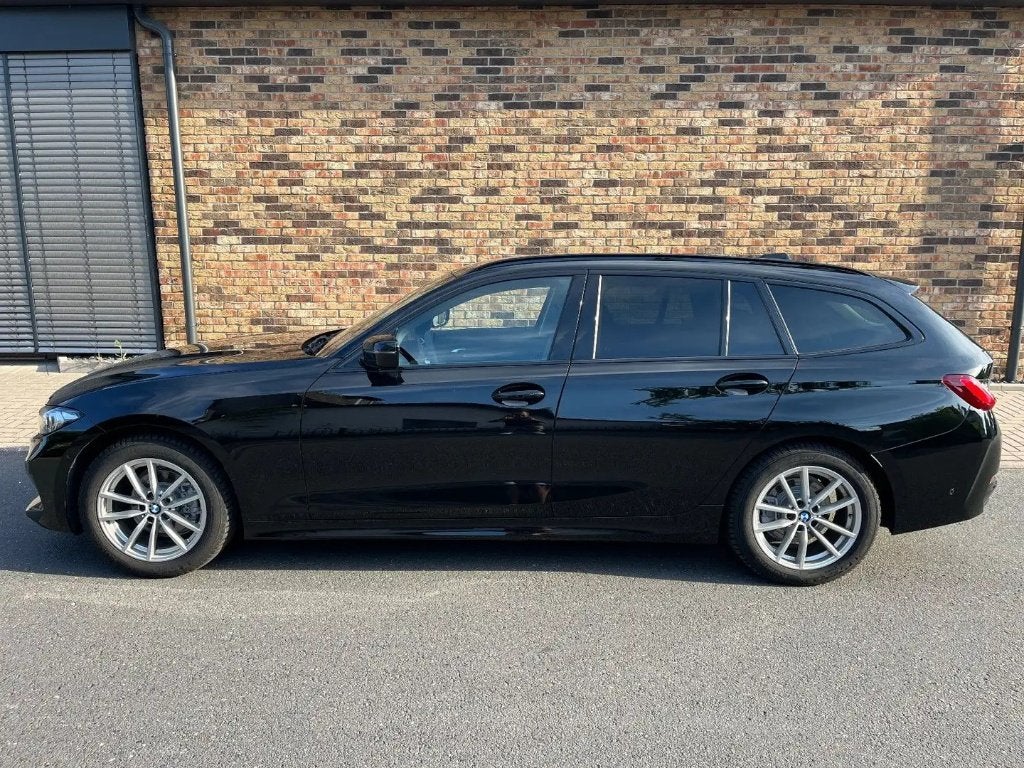 318 i. Facelift 2026. Prix 29,990€. Garantie jusqu'a 03/2028, Achat, Euro 6, Entreprise, Entretenue par le concessionnaire