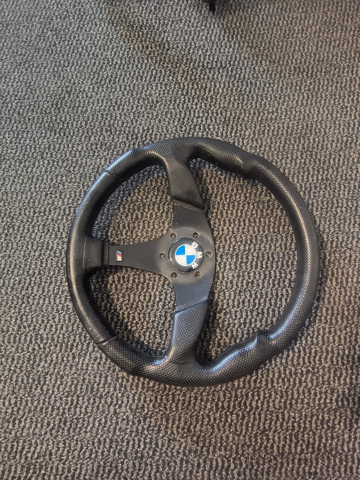 Volant sport BMW – Fixation 6 trous, Autos : Pièces & Accessoires, BMW