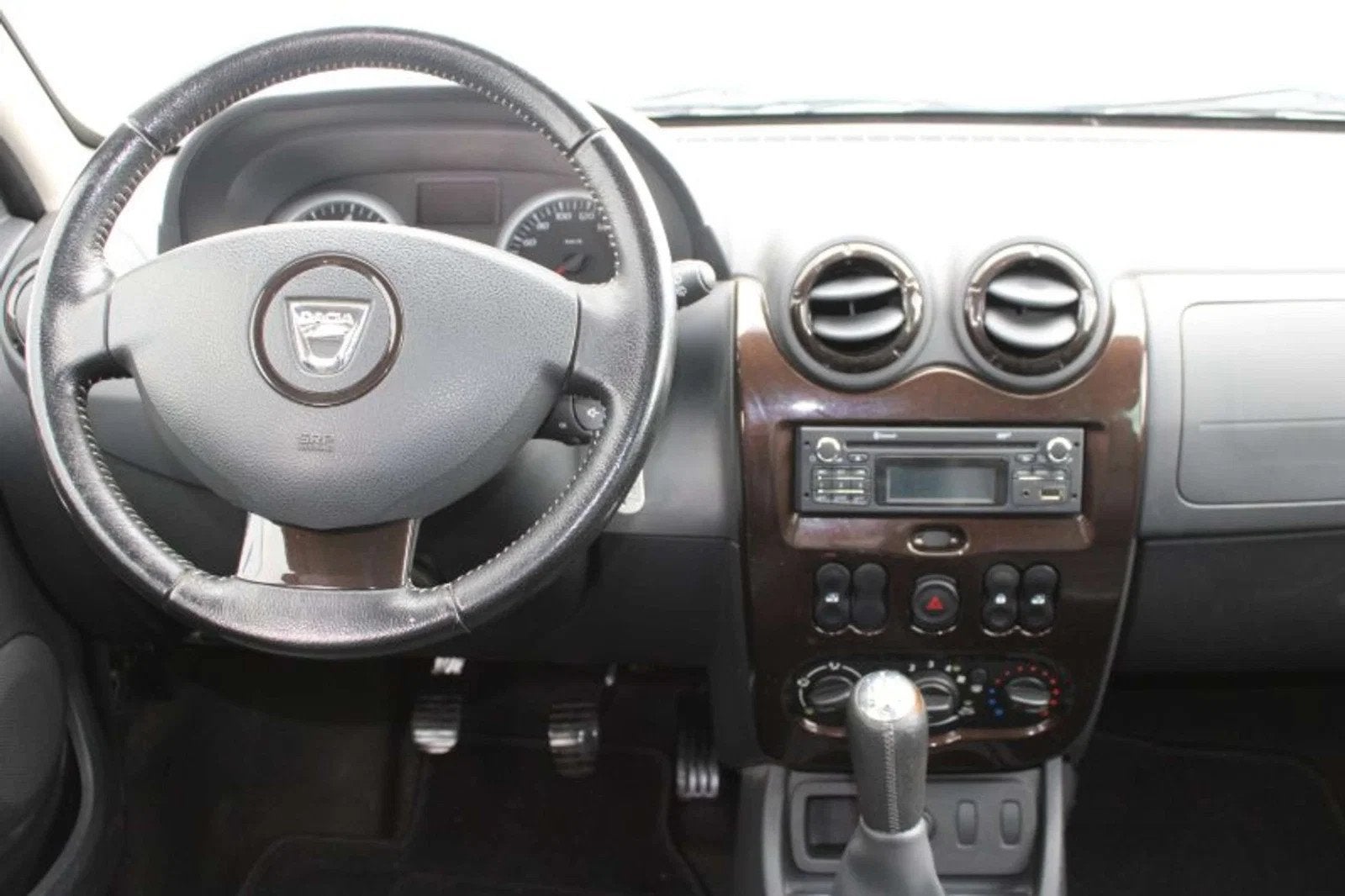 Dacia Duster Duster 1.6i 4x2 inclusief 2 JAAR garantie!, Auto's, Euro 5, 105 pk, Gebruikt, Zwart