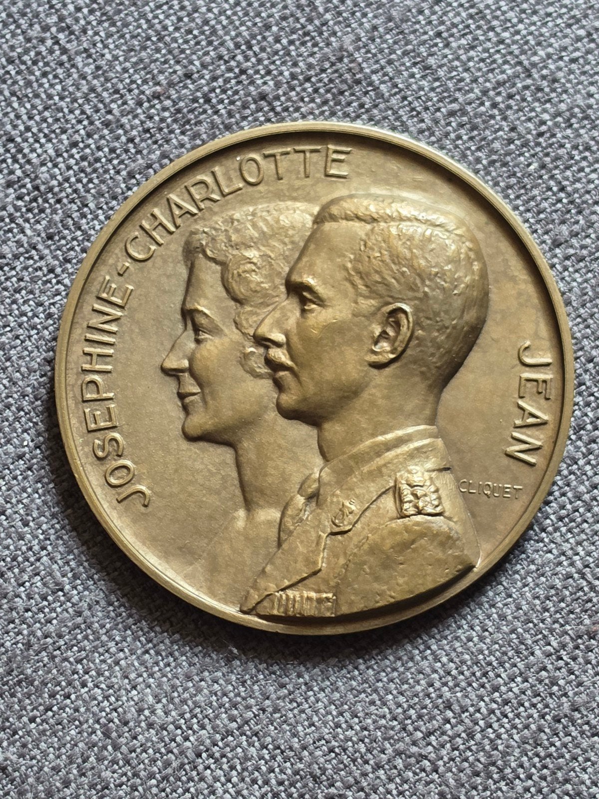 Médaille de mariage Joséphine-Charlotte et Jean de Luxembour, Enlèvement ou Envoi