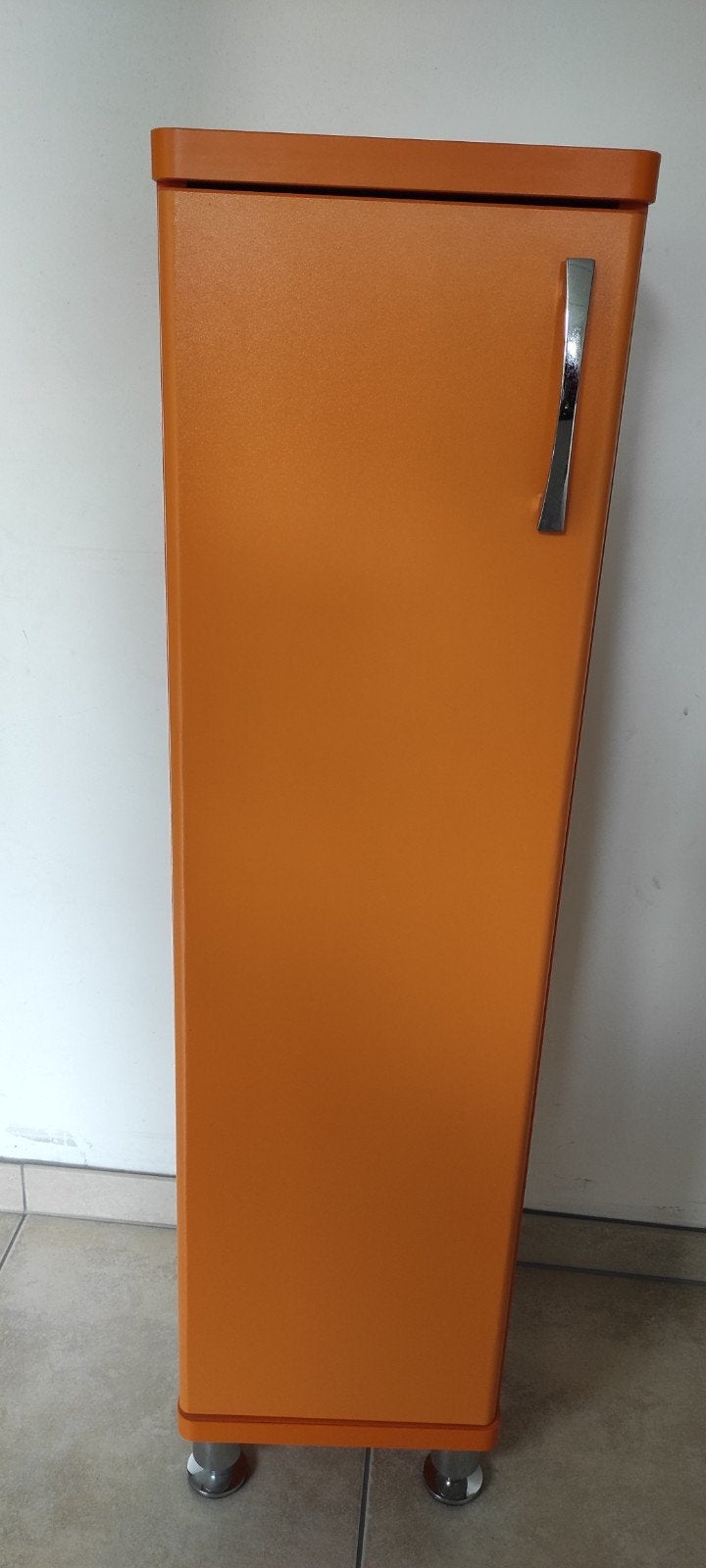 Retro/designzweeds kastje uit de bekende serie Malibu,jaren, Ophalen