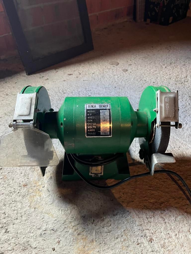Groene bankslijpmachine TDS-150, Doe-het-zelf en Bouw, Gereedschap | Slijpmachines, Gebruikt, Werkbankslijpmachine, Minder dan 700 watt