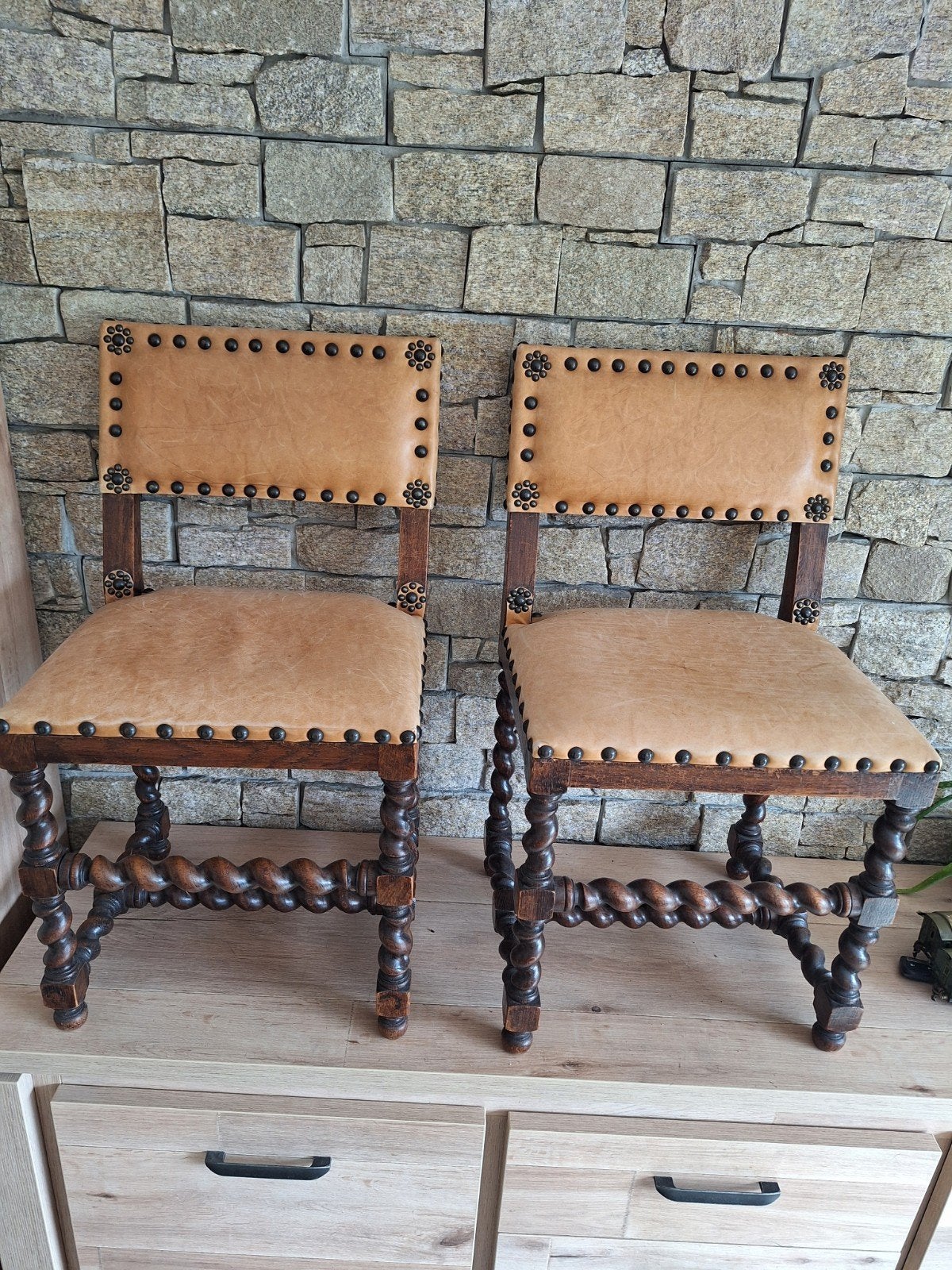 Paire de chaises anciennes style Louis XIII en bois torsadé, Enlèvement